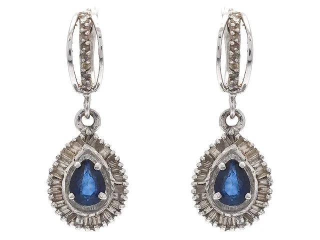 Örhängen ett par vitguld 18K H:ca3cm 6,6g diamanter 18xca0,01ct+Baguettslipade 56xca0,02-0,03ct