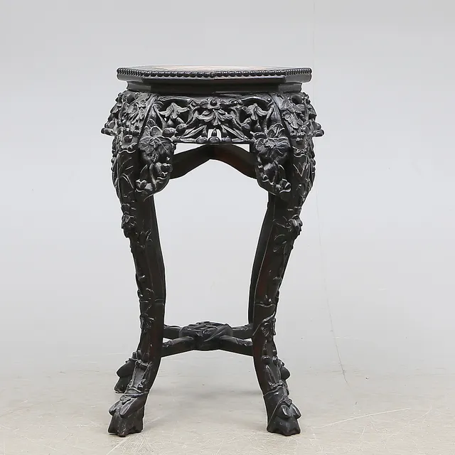 PIEDESTAL med marmordetalj, 1900-tal.