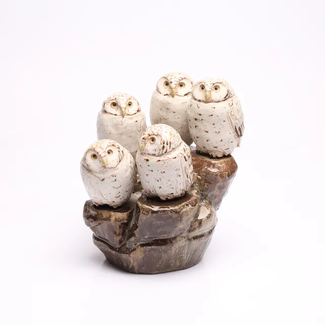 GUNNAR HANSSON. Skulptur, stengods, 5 sittande ugglor, signerad G Hansson.