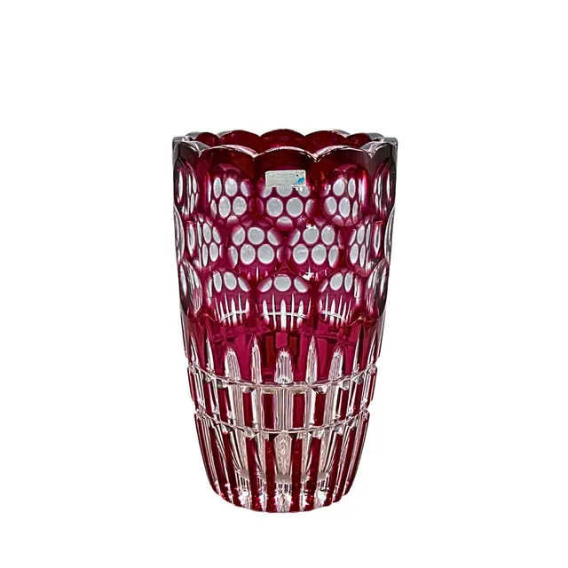 BÖHMISCHE KRISTALLVASE IN RUBINROT.