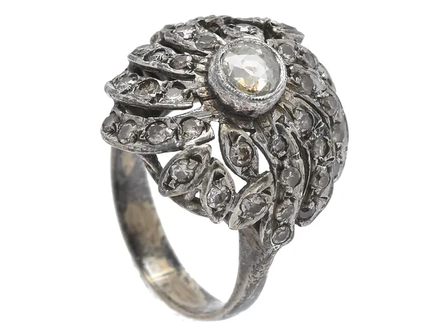 RING, silver, gammal - och åttkantslipade diamanter, stl 16 mm, vikt 4,9 g.