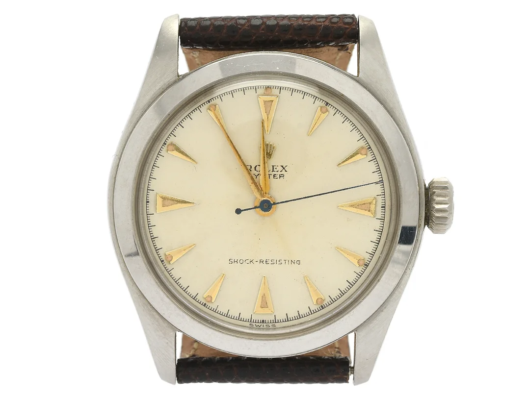 ROLEX, Oyster, Ref nr. 6082, Serie nr. 828095, Cal 710, Verk nr. 52524, Boett nr. 6085, herrur, 34 mm, stål, manuell, plexiglas, renoverad urtavla, läderband, originalspänne i stål, ca 1953. — Klockor/Rolex — Kaplans