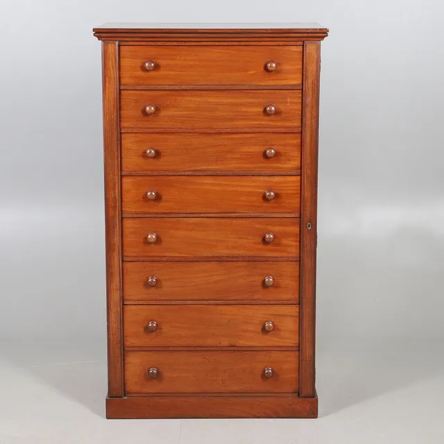 A 19TH CENTURY MAHOGANY WELLINGTON CHEST.
