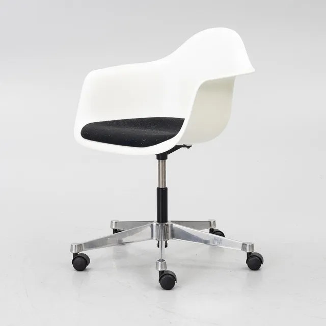 Charles & Ray Eames, skrivbordsstol, "Plastic Chair PACC", Vitra, 2010.