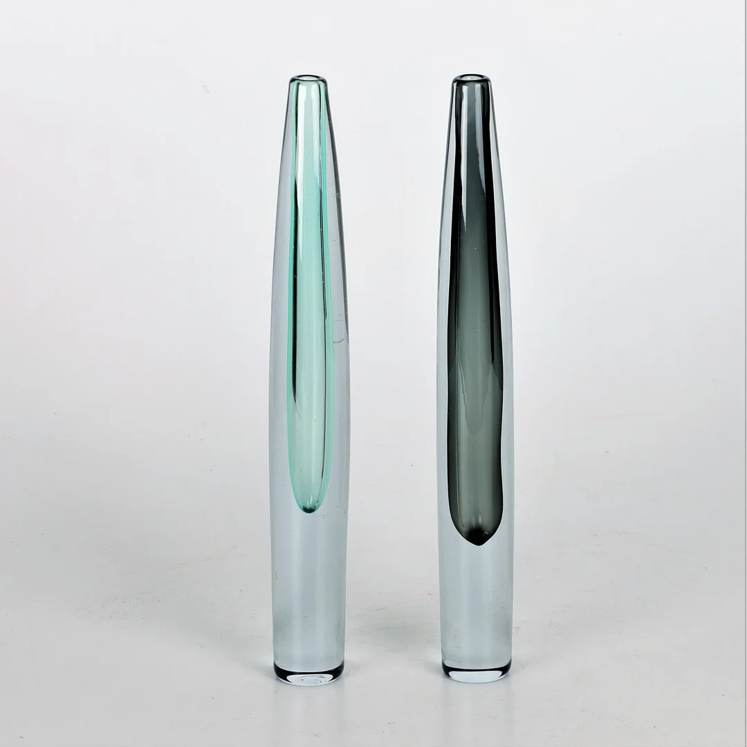 ASTA STRÖMBERG. TILLSKRIVEN. Vaser 1 par "Sputnik", Strömbergshyttan 1950-tal. — Art glass — Auktionsverket Engelholm