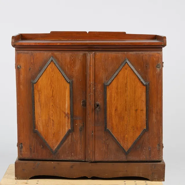 SKÄNK, allmoge, bemålat trä, 1800-tal.