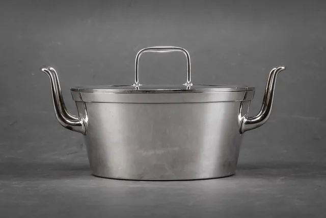 Magnus Stephensen for Georg Jensen. Sjælden låg terrin