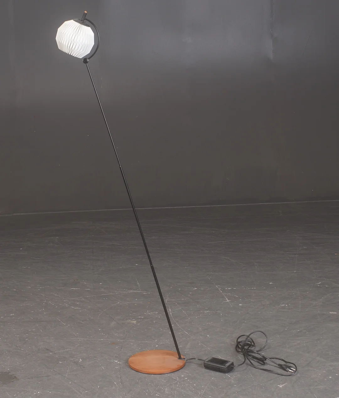 Le Kint. Halogen standerlampe, model 396 — Lamps and lighting/Floor lights — Lauritz