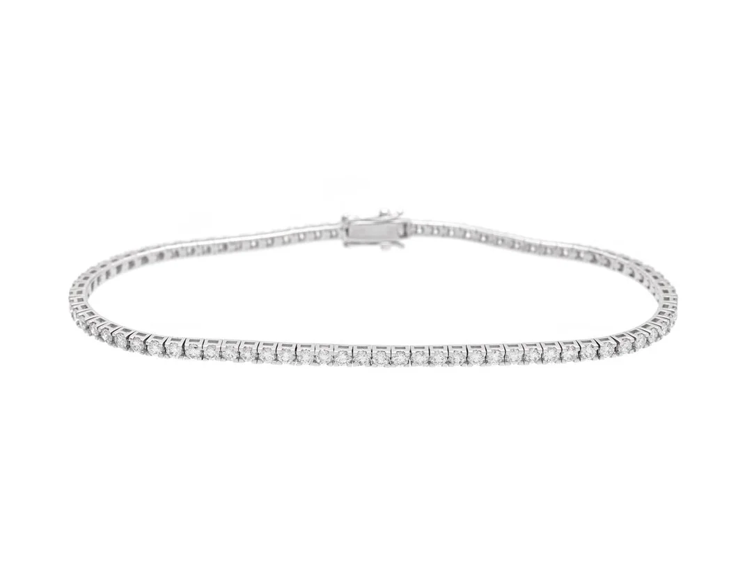 TENNISARMBAND, 18K vitguld, 82 briljantslipade diamanter ca 1,91 ctv, ca TW-Cr(G-J)/SI, längd 17,5 cm, vikt 6,7 g. — Smycken/Tennisarmband — Kaplans