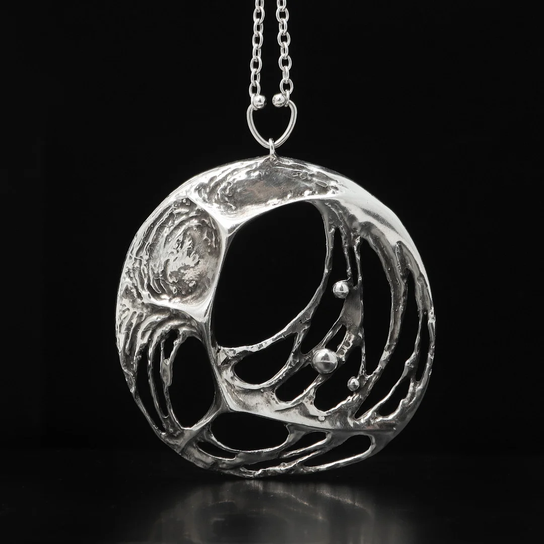 KARL LAINE. Halssmycke, "Spiderweb" silver, Sten & Laine, Finland, 1977. — Necklace — Göteborgs Auktionsverk