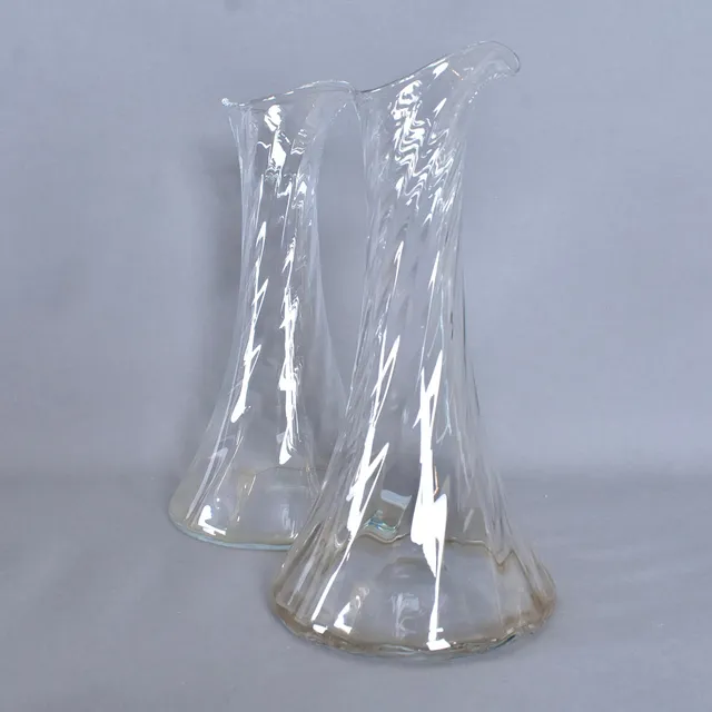 GUNNAR CYRÉN. Karaffer, 2 st, glas, "Helena".