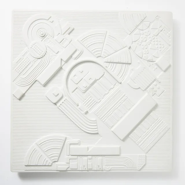 EDUARDO PAOLOZZI. Väggrelief, Rosenthal, numrerad 3000/910, 1978.