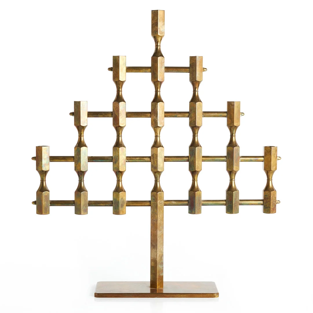 KANDELABER, mässing, Metallslöjden Gusum 1988, för sju ljus. — Candlesticks — Crafoord Auktioner Stockholm
