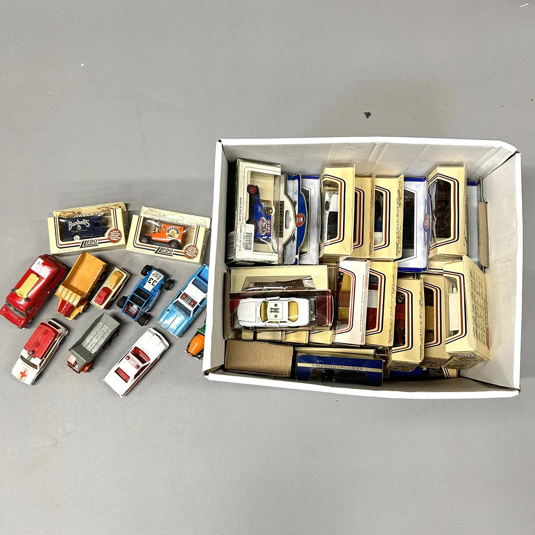 DIECAST VEHICLE GROUP. — Model cars — Chalkwell Auctions