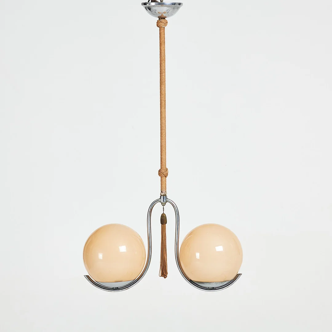 TAKLAMPA, 1920/30-tal, art deco, tvåarmad med ljusrosa/laxrosa kupor, kromad stomme, snörad mitt. — Ceiling lights — Stockholms Auktionsverk Sickla