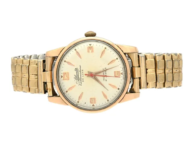 ATLANTIC, Världsmästarur, De Luxe, Boett nr. 101486, herrur, 34 mm, guld på stål, manuell, plexiglas, skadad urtavla, defekt, ca 1950, metallänk ej original.