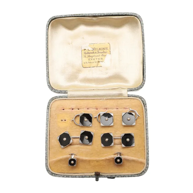 A CASED SET OF BLACK ONYX AND 9CT WHITE GOLD CUFFLINKS AND DRESS BUTTONS.