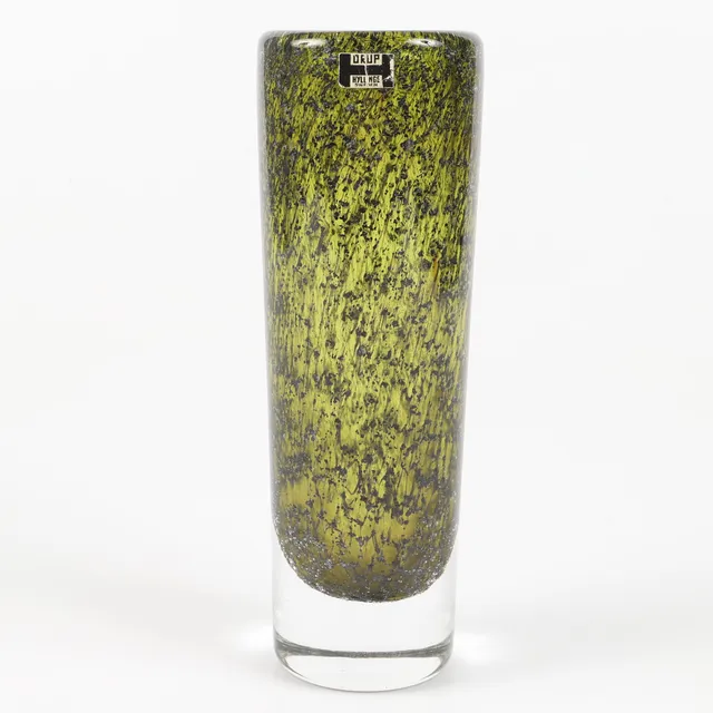 BENGT ORUP. Vas, glas, Hyllinge Glasbruk, signerad.