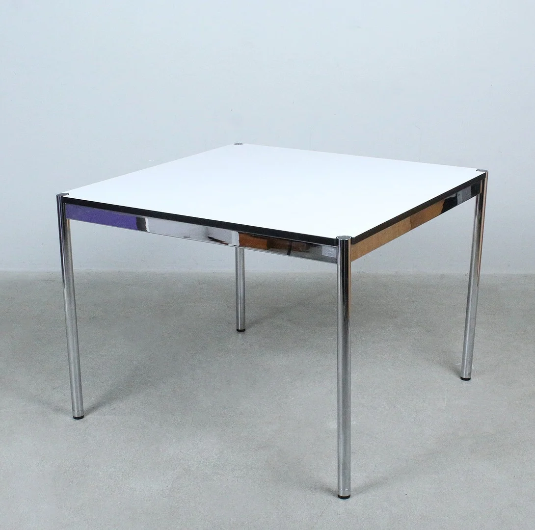 USM HALLER. Tisch / Schreibtisch. — Tables — Stockholms Auktionsverk Düsseldorf/Neuss
