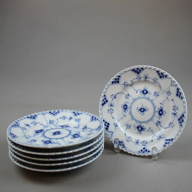ASSIETTER, 6 st, Musselmalet, helblond, Royal Copenhagen, Danmark.