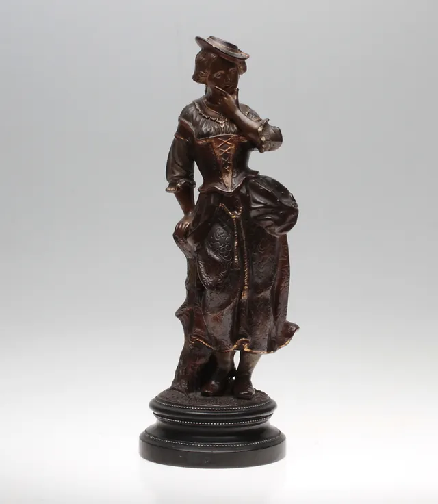 FIGURIN, bronspatinerad keramik, 1900-talets första hälft.