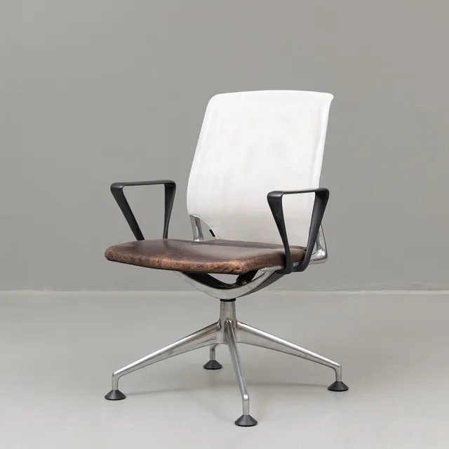 ALBERTO MEDA. "Meda Conference chair", kontorsstol, för Vitra, urspungligen formgiven 1998.