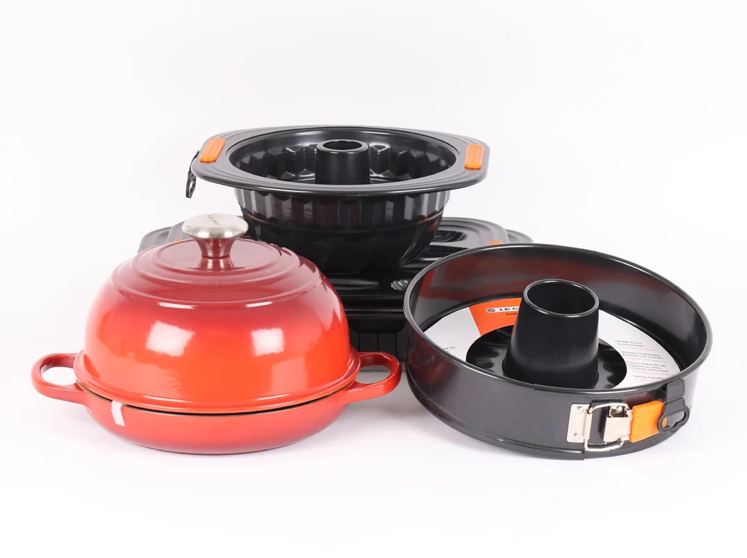 Le Creuset: Cast iron baking pans and bread pans (6) — Home and garden/Kitchen — Lauritz