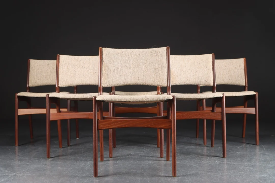 Johannes Andersen. Seks stole af teak, 1960'erne (6) — Furniture/Chairs — Lauritz