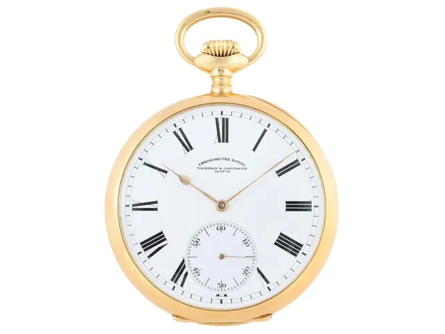 VACHERON & CONSTANTIN, Genève, Chronometre Royal, fickur, 57 mm, Serie nr. 367878, Boett nr. 228818, 18K guld, ankargång, vargtänder, innerlock i 18K guld, monogram, ca 1918.
