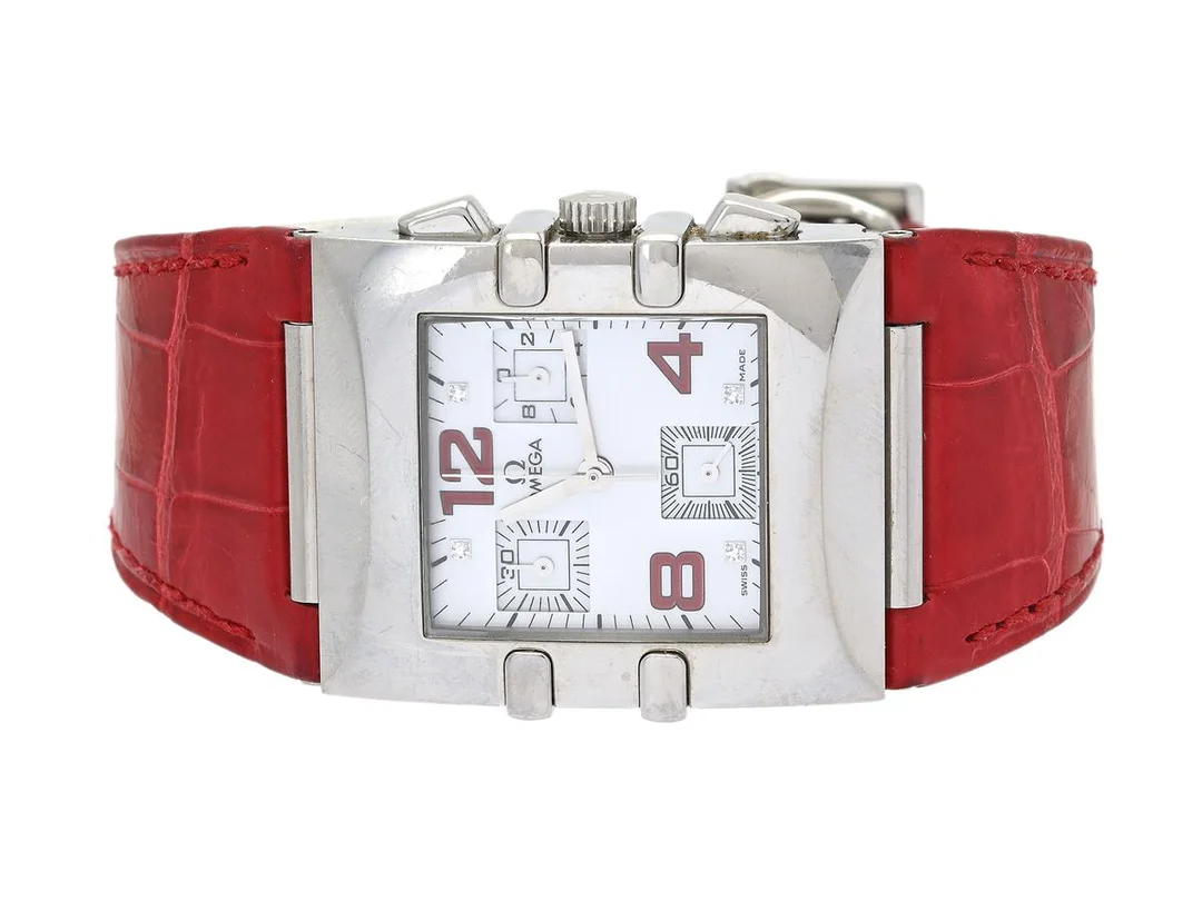 OMEGA, Constellation, Quadra, Cal 5200, Serie nr. 58477721, PIC nr. 1841.73.31, Ref nr. ST 785.1201, Boett nr. 785 1201 (LL), kronograf, damur, 28 x 34 mm, stål, quartz, safirglas, pärlemorurtavla med diamanter (4 st. 8/8), servicebehov (se fördjupad information), integrerat läderband, viklås, Ref nr. 94521623-57-GAI, ca 2002. — Klockor/Omega — Kaplans