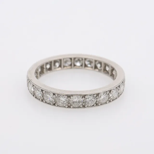 ALLIANSRING, PLATINA & DIAMANTER OM TOTALT CIRKA 1,3 CT, 3,6 GRAM.