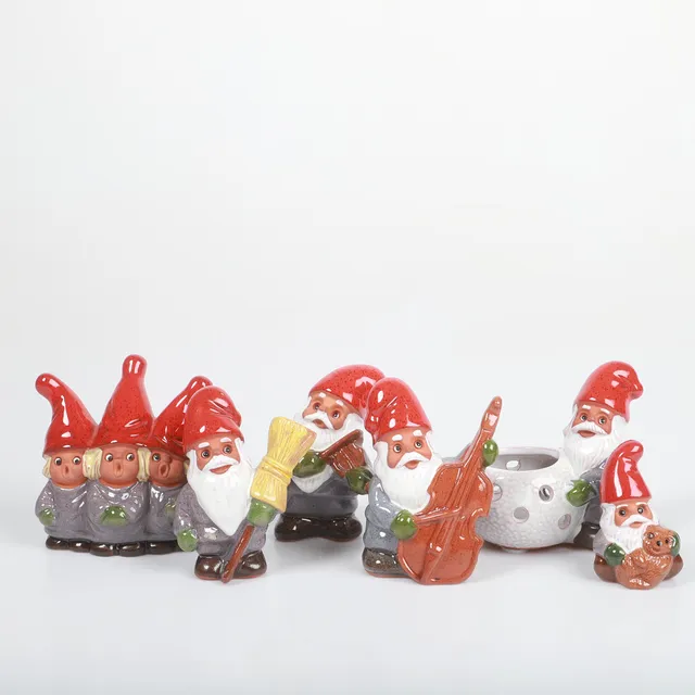 ROLF BERG. Figuriner, 6 stycken, tomtar, delvis glaserad keramik, Torshälla, signerad.
