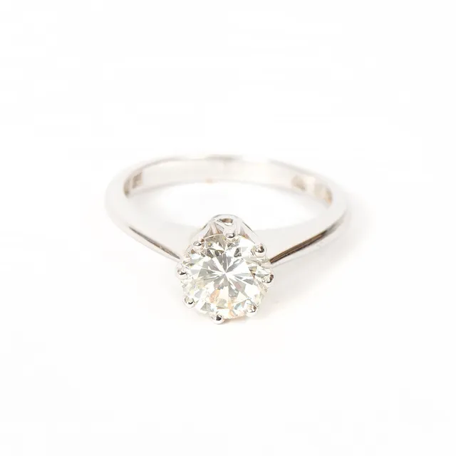 RING, 18K vitguld med briljantslipad diamant 1.5 ct, W&A, Sävsjö, 1971.