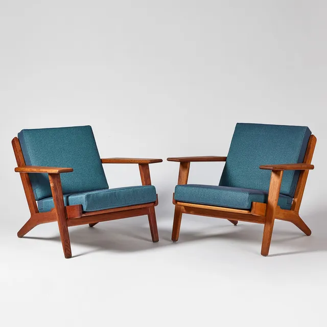 HANS J WEGNER. Armchairs, a pair, Getama, Denmark, model GE 290.