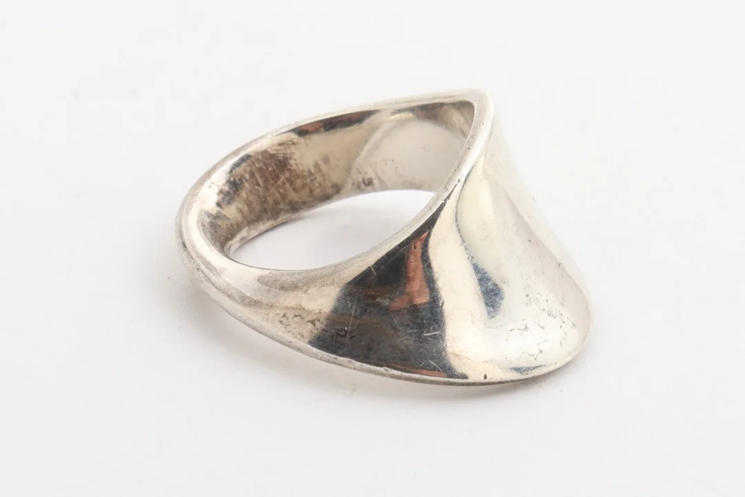 Georg Jensen. Möbius ring af sterling sølv — Jewellery/Rings — Lauritz