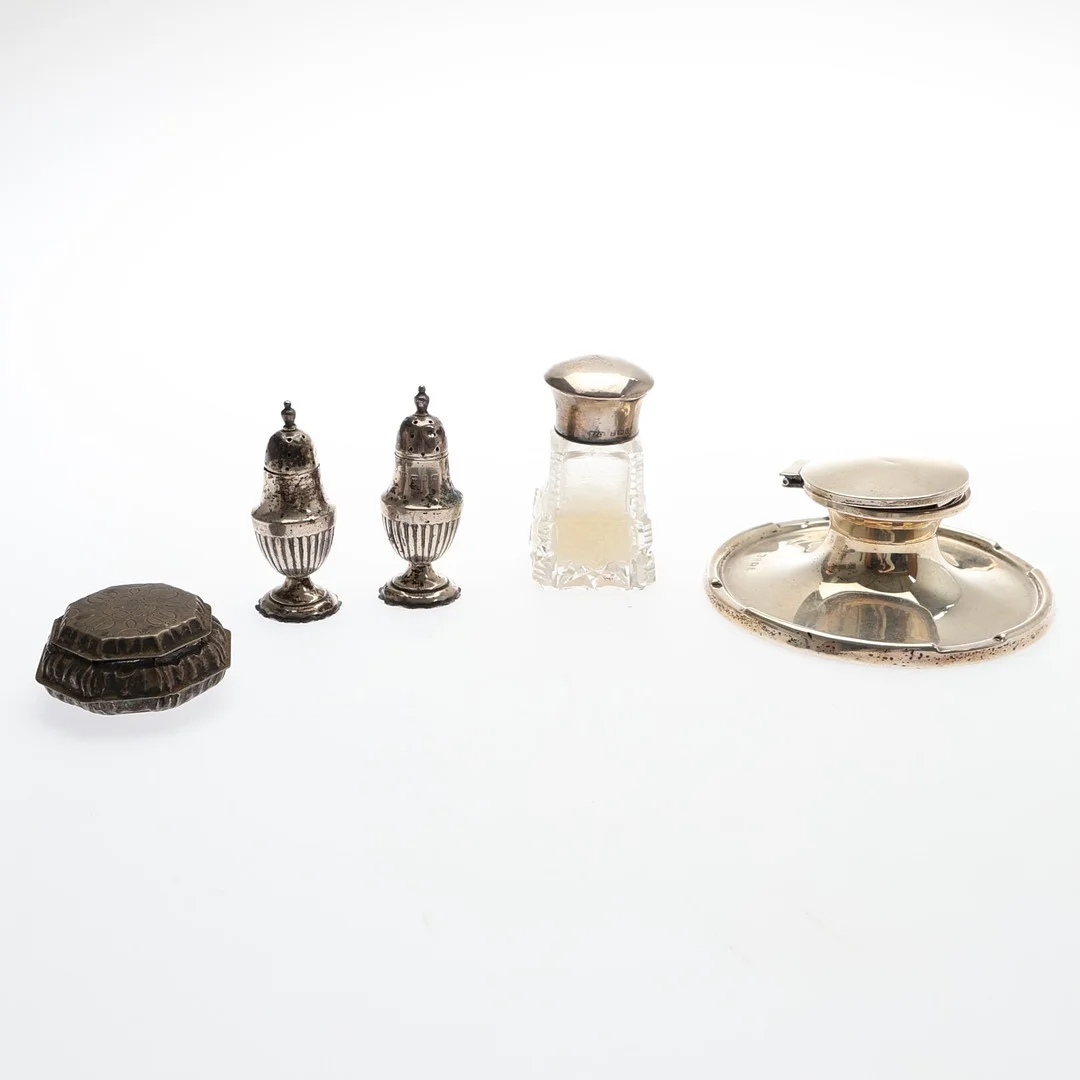 GEORGE V SILVER CAPSTAN INKWELL AND OTHER SILVER ITEMS. (5). — Silver — Young's Auctions