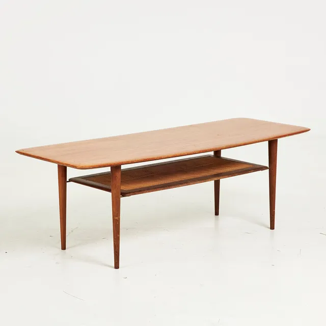 SOFFBORD, Seffle Möbelfabrik, 1950/60-tal, fanerat med teak, tidningshylla med rotting, undertill brännmärkt.