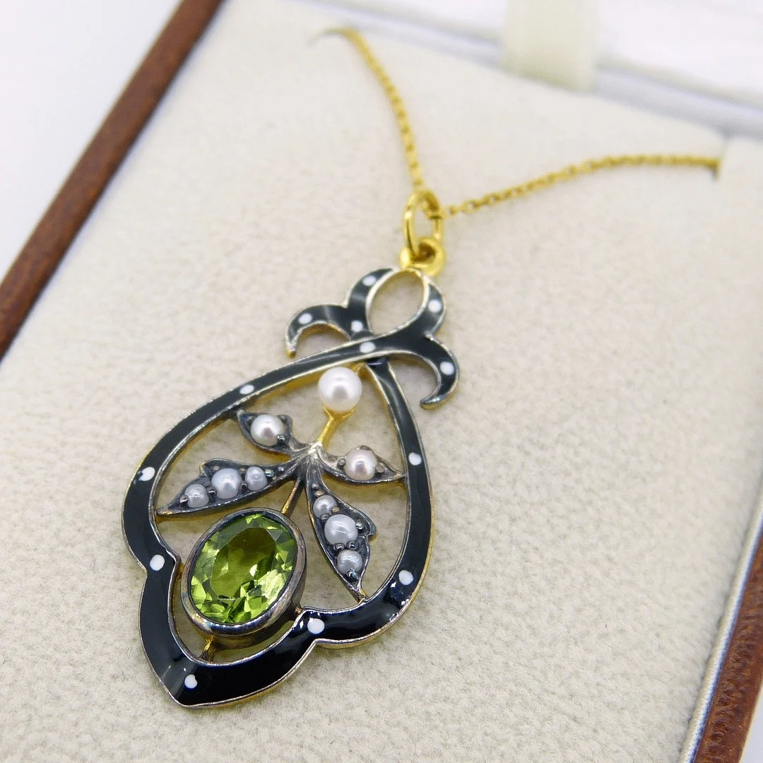 PERIDOT & PEARL NECKLACE. — Necklace — Rumsey’s Auctioneers