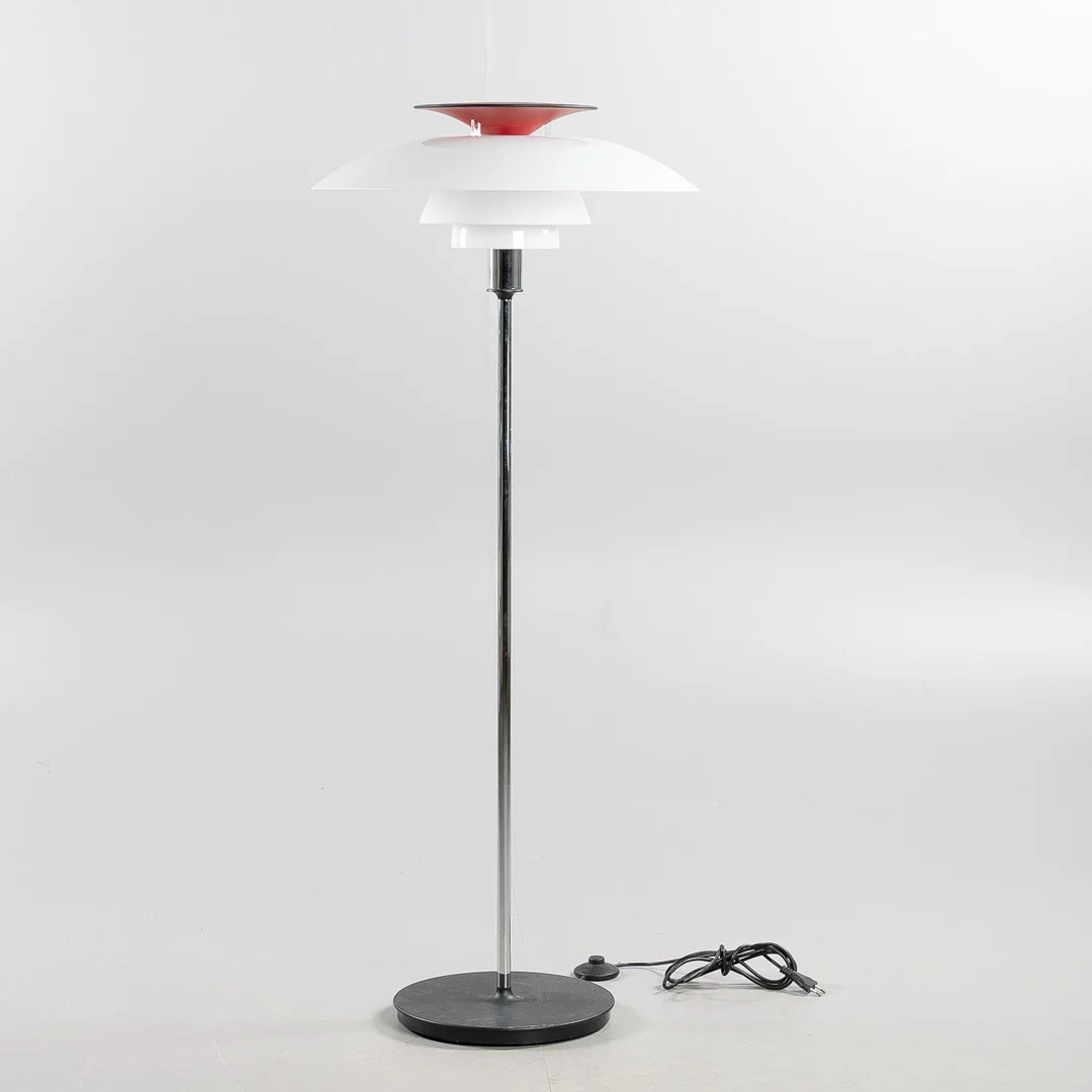 POUL HENNINGSEN. ”PH-80” golvlampa, Louis Poulsen, Danmark. — Floor lights — Stockholms Auktionsverk Helsingborg