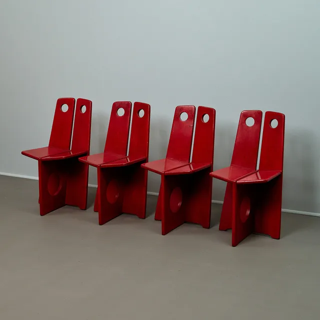 GILBERT MARKLUND. für Furusnickarn AB, vier Stühle / Esszimmerstühle, Pinie, 1970er Jahre, Schweden (4).