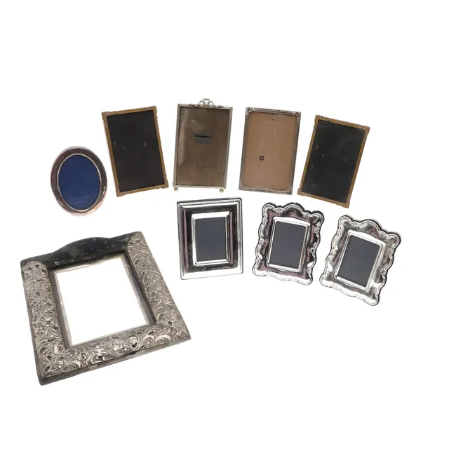 SELECTION OF SILVER PLATED AND OTHER PICTURE FRAMES.