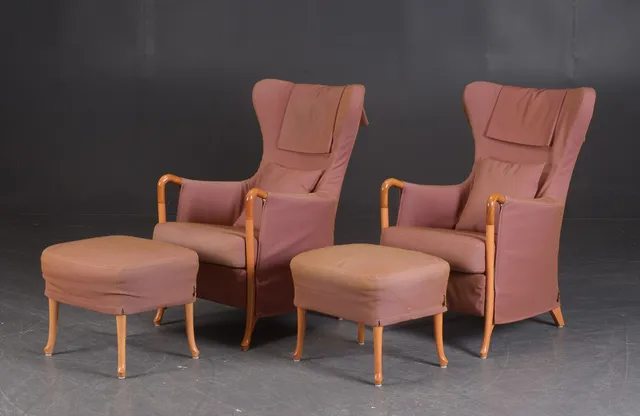 Umberto Asnago. A pair of lounge chairs with footstool model 'Progetti' (4)