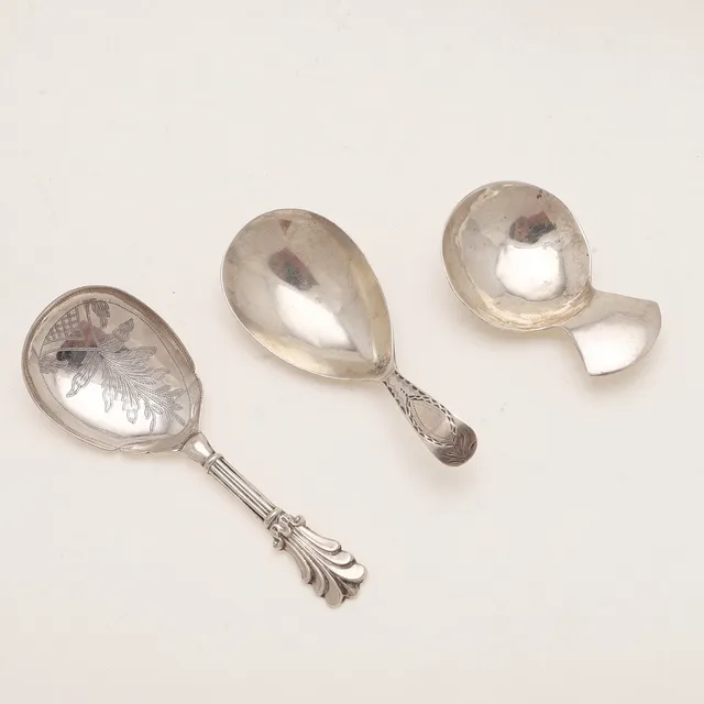 A GEORGE III CADDY SPOON.