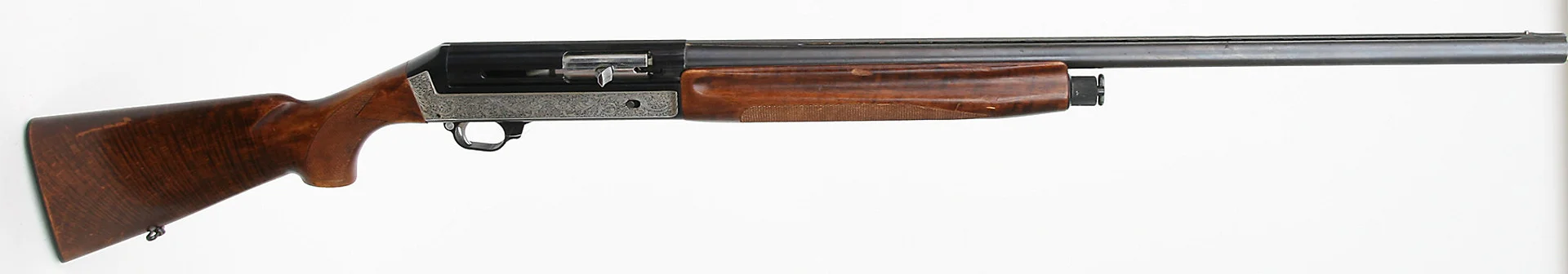 HAGELGEVÄR, italienskt, Halvautomatisk, fabrikat Benelli, modell 123, kaliber 12/70, tillv.nr A63391, se-nr SE0973260. — Shotguns — Mauritz Widforss