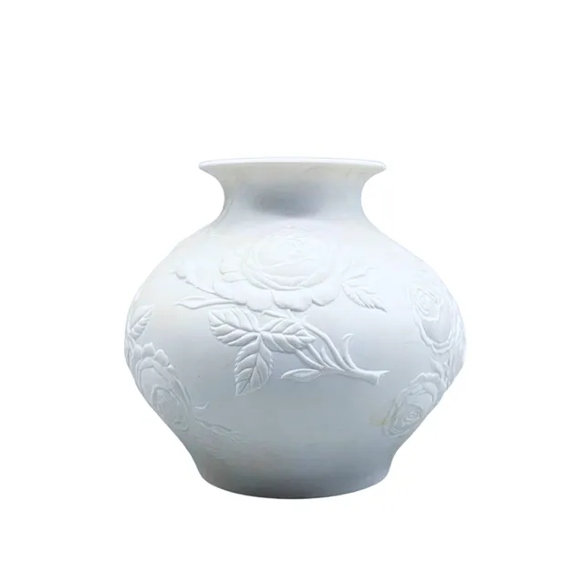 AK KAISER BISKUITPORZELLANVASE MIT FLORALEM DEKOR.