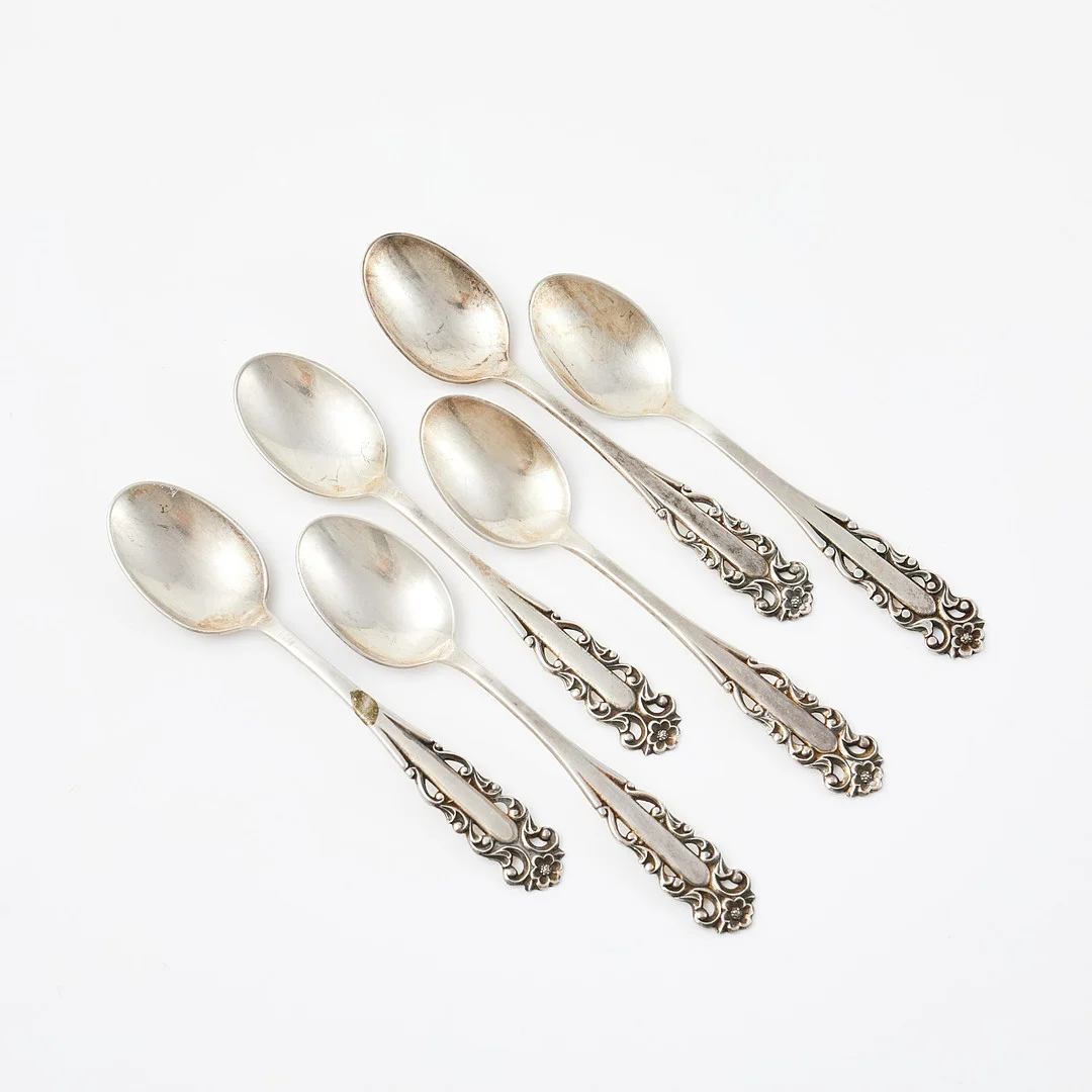 SKEDAR, 6 dlr, silver, skaften med genombruten floral dekor, Höganäs 1959. — Silver — Stockholms Auktionsverk Sickla
