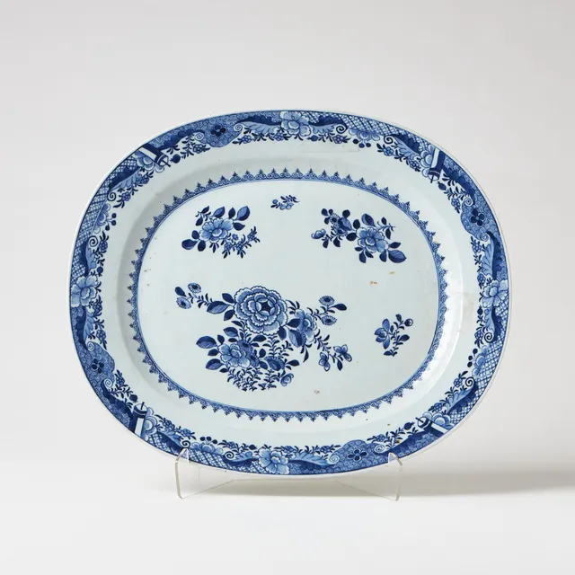 UPPLÄGGNINGSFAT, porslin, underglasyrblå dekor, Kina, Qianlong 1736-1795).