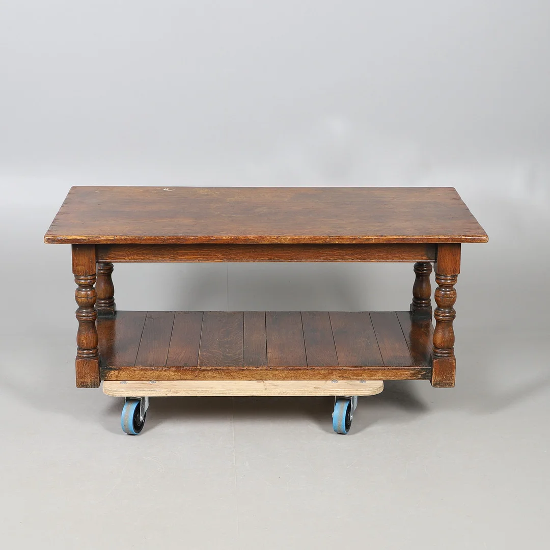 LARGE OAK COFFEE TABLE. — Coffee Tables — Lawrences Auctioneers
