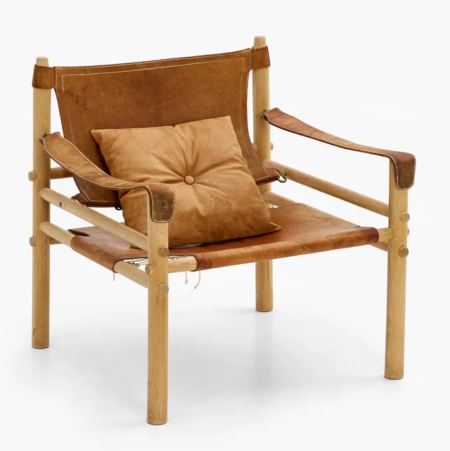 ARNE NORELL (SVERIGE, 1917–1971). Fåtölj "Sirocco", ek, brunt läder, modellen formgiven 1964.