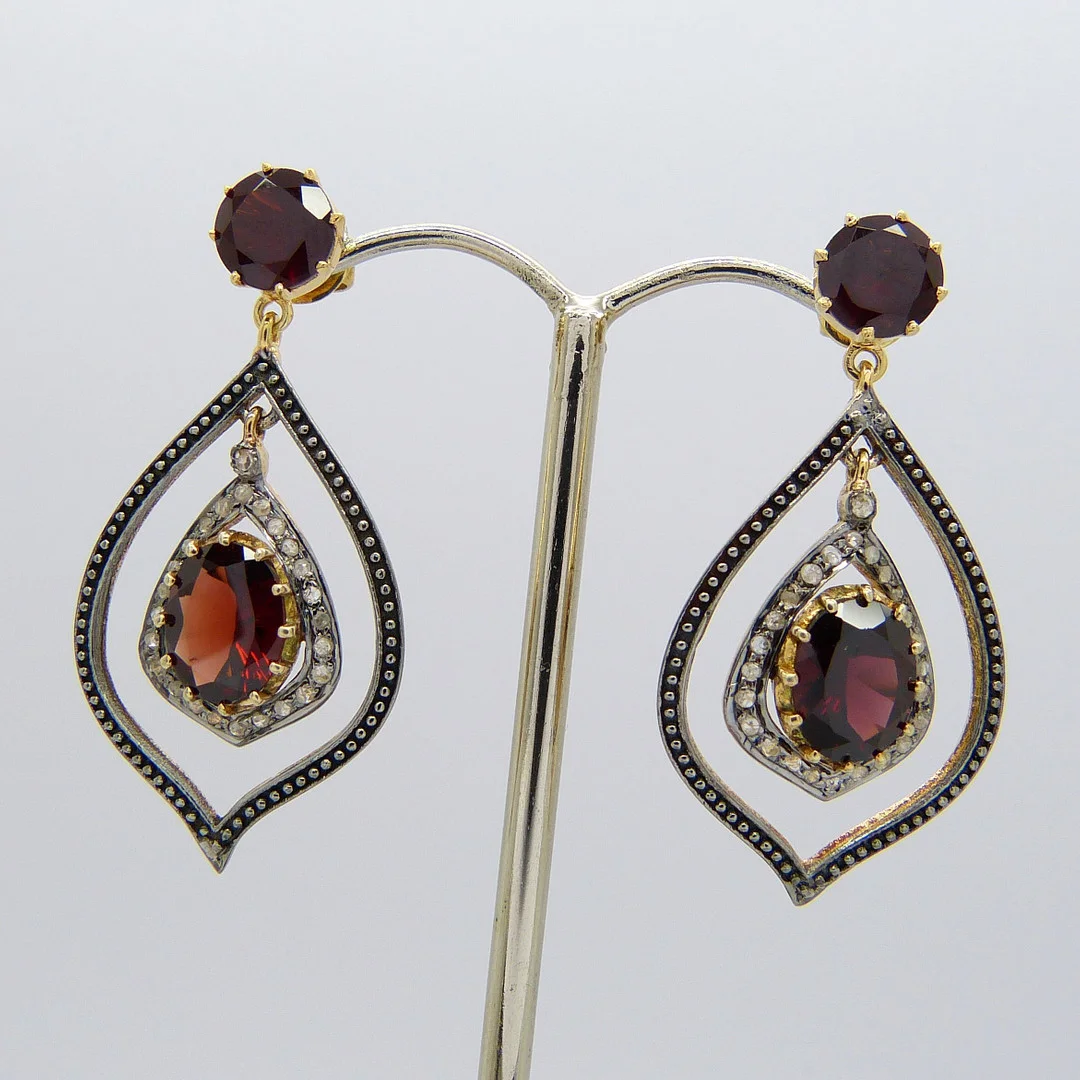 GARNET & DIAMOND DROP EARRINGS. — Earrings — Rumsey’s Auctioneers